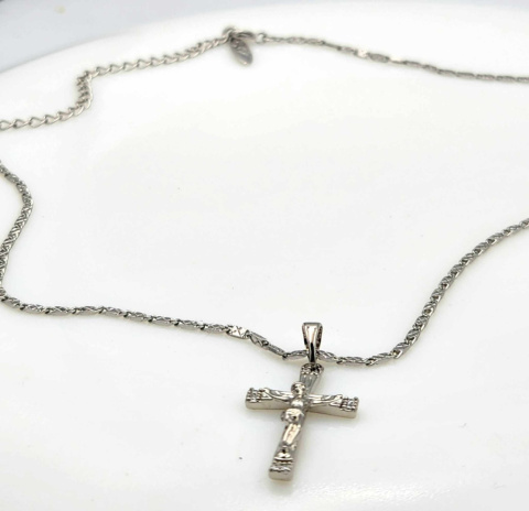 ZAWIESZKA KRZYŻYK Z ŁAŃCUSZKIEM W KOLORZE SREBRA STAL CHIRURGICZNA ZAWIESZKA KRZYŻYK Z ŁAŃCUSZKIEM W KOLORZE SREBRA STAL CHIRURGICZNA